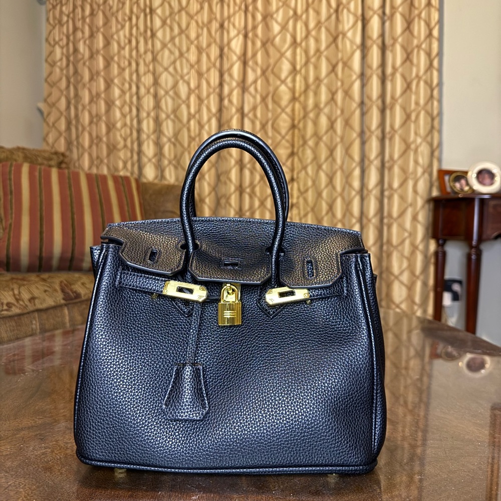 Elegant Black Leather Handbag